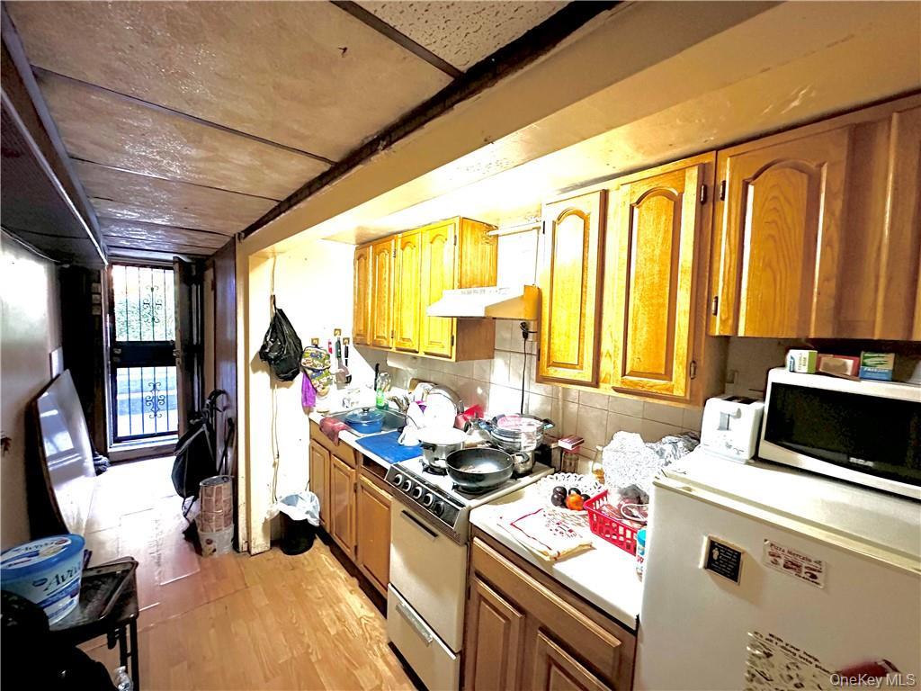 677 E 38th Street Property Photo 8
