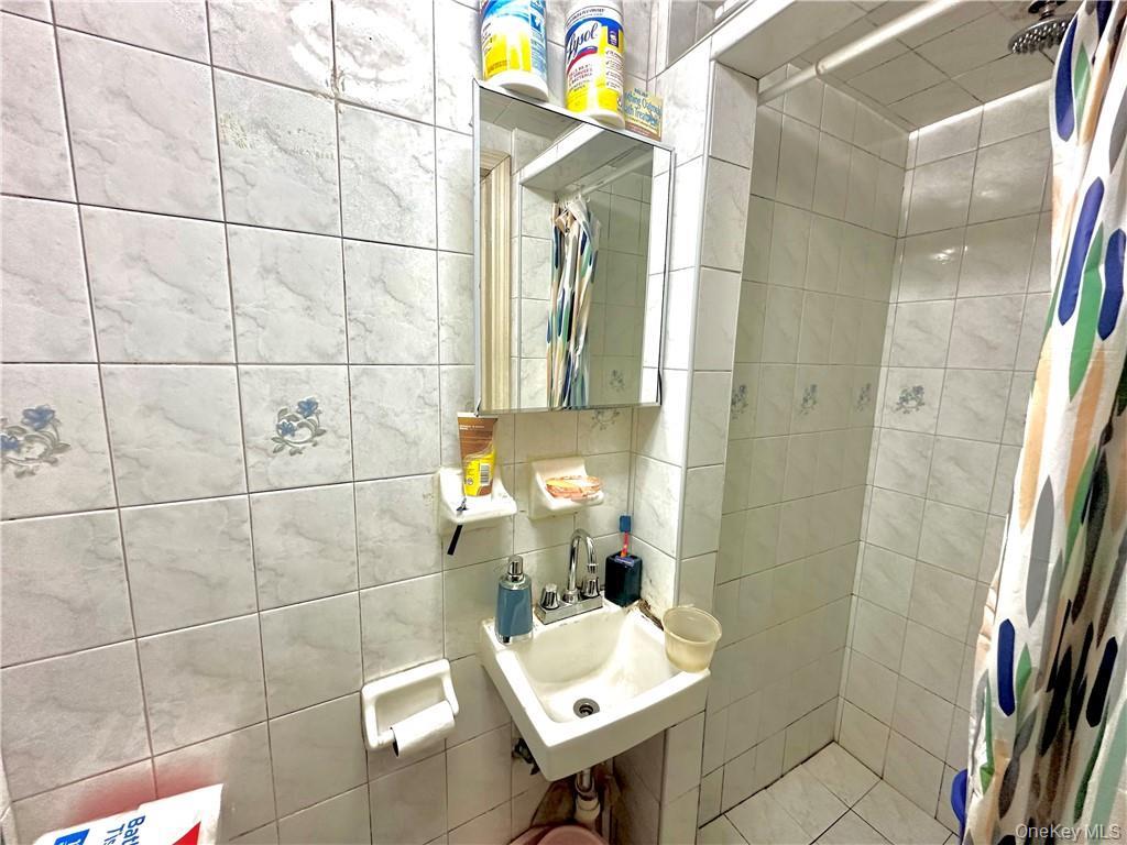 677 E 38th Street Property Photo 9
