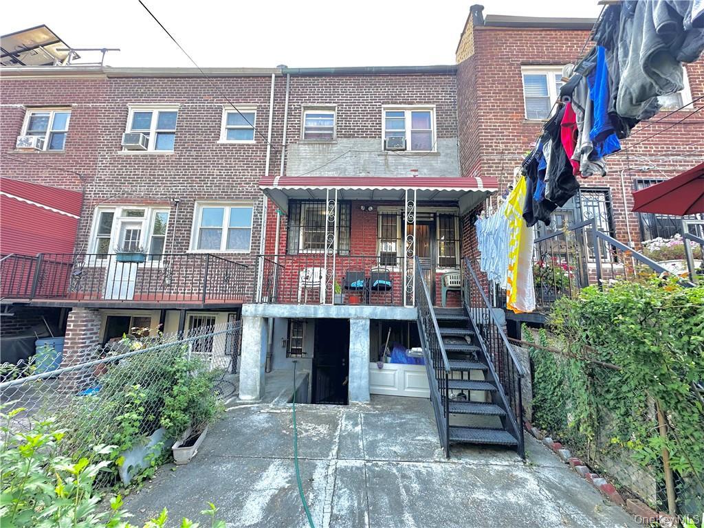 677 E 38th Street Property Photo 10