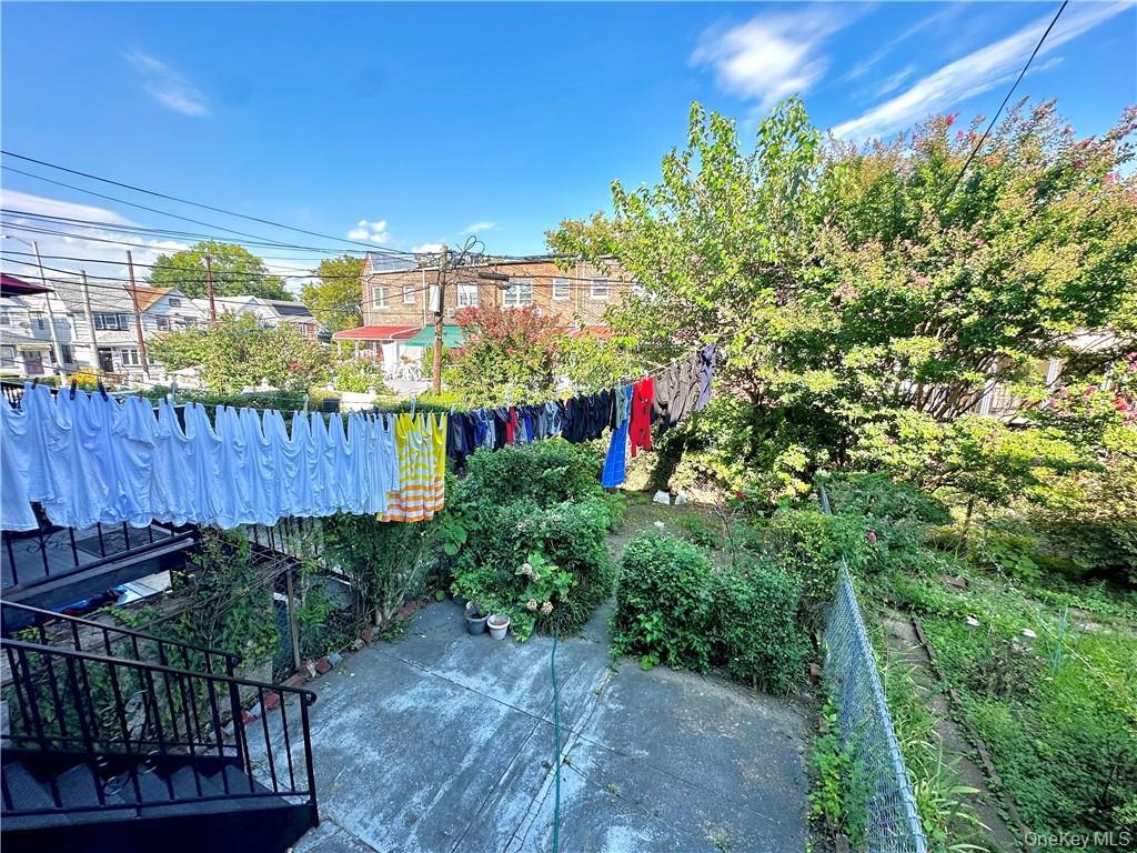 677 E 38th Street Property Photo 11