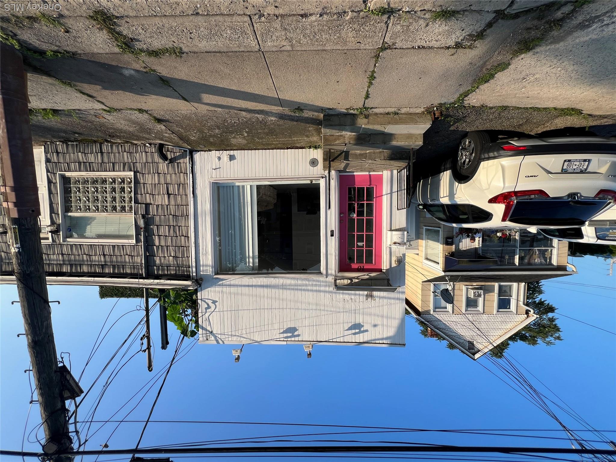 10 Willowdale Avenue Property Photo 3
