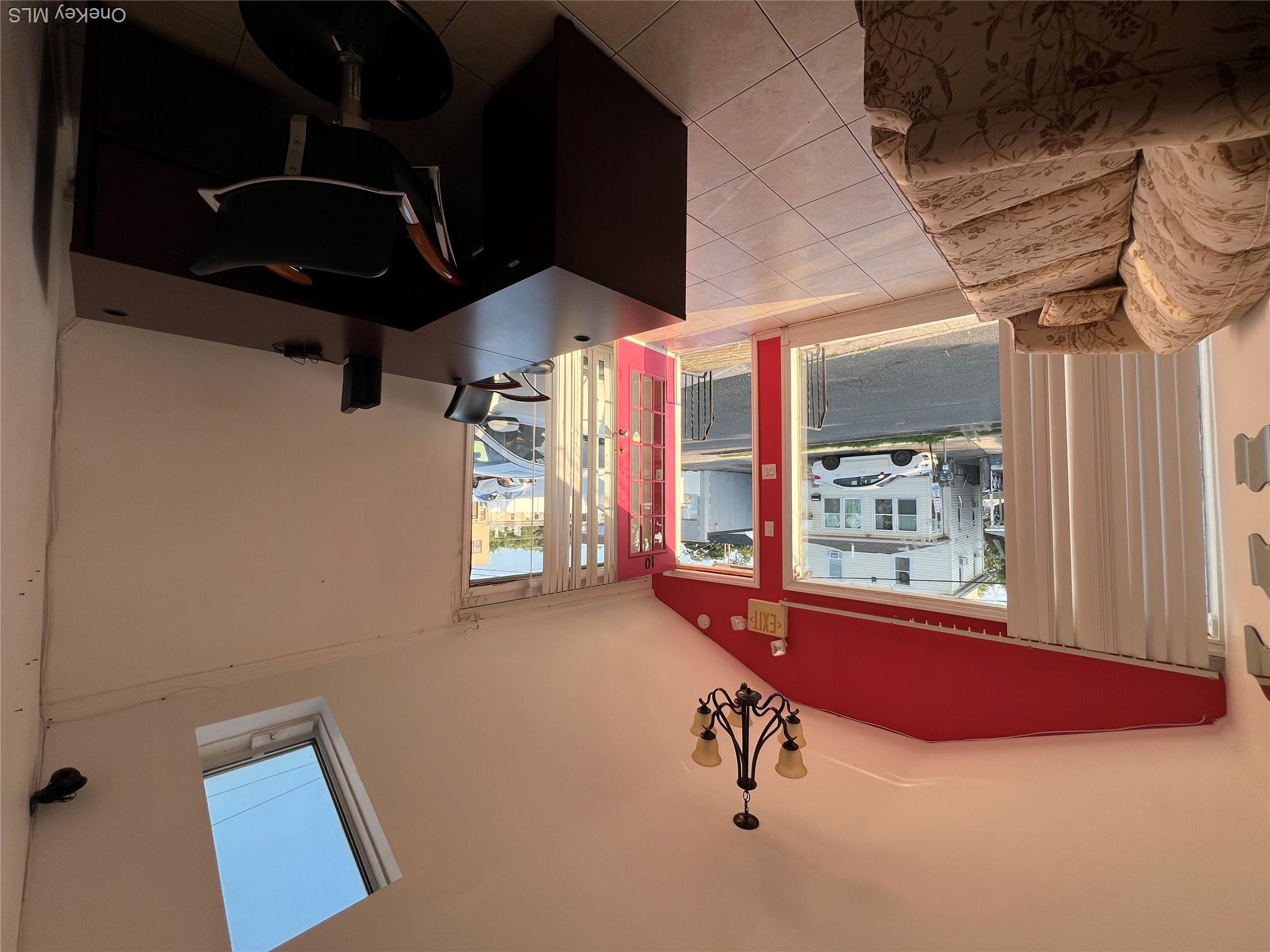 10 Willowdale Avenue Property Photo 6