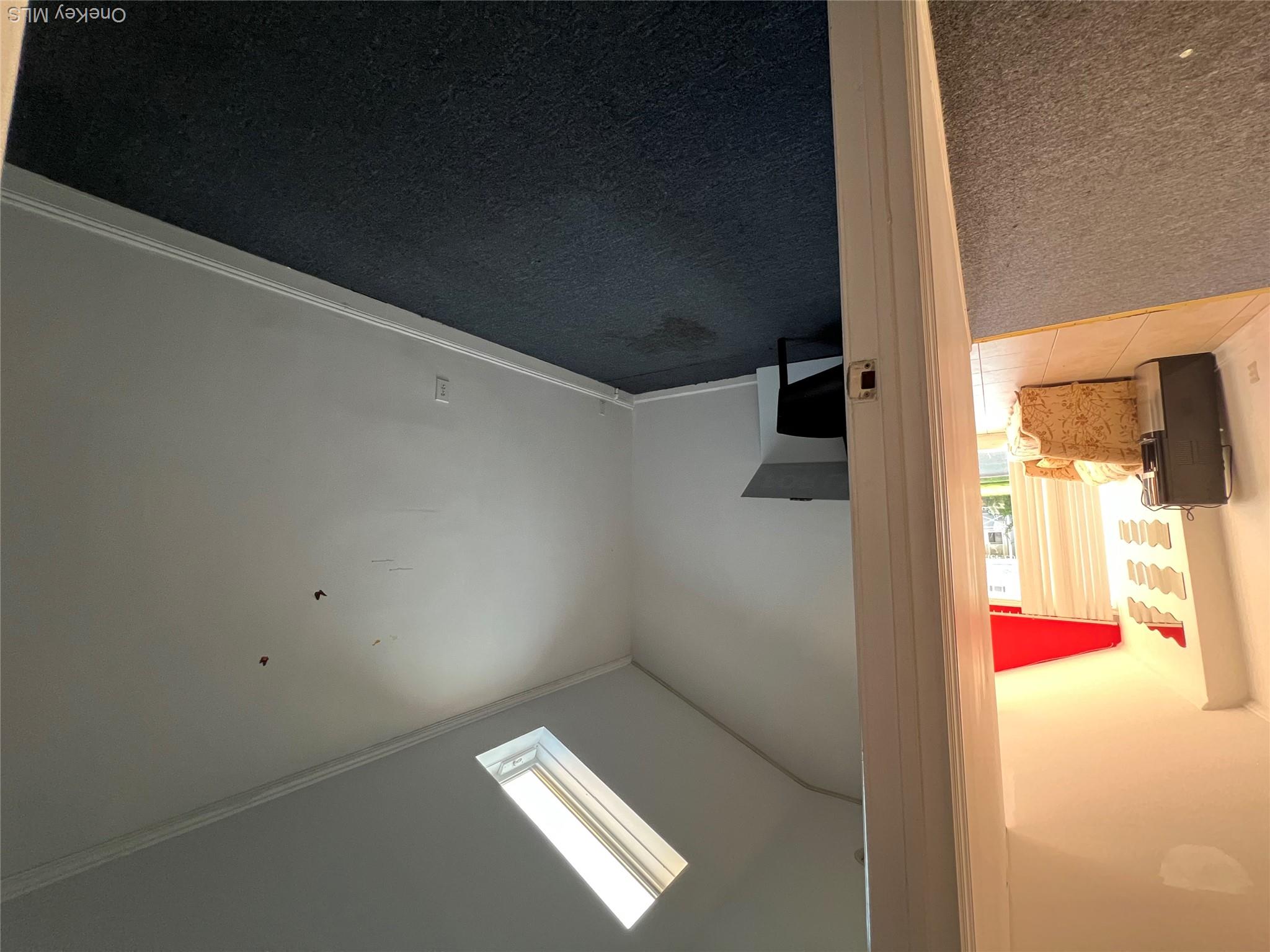 10 Willowdale Avenue Property Photo 7