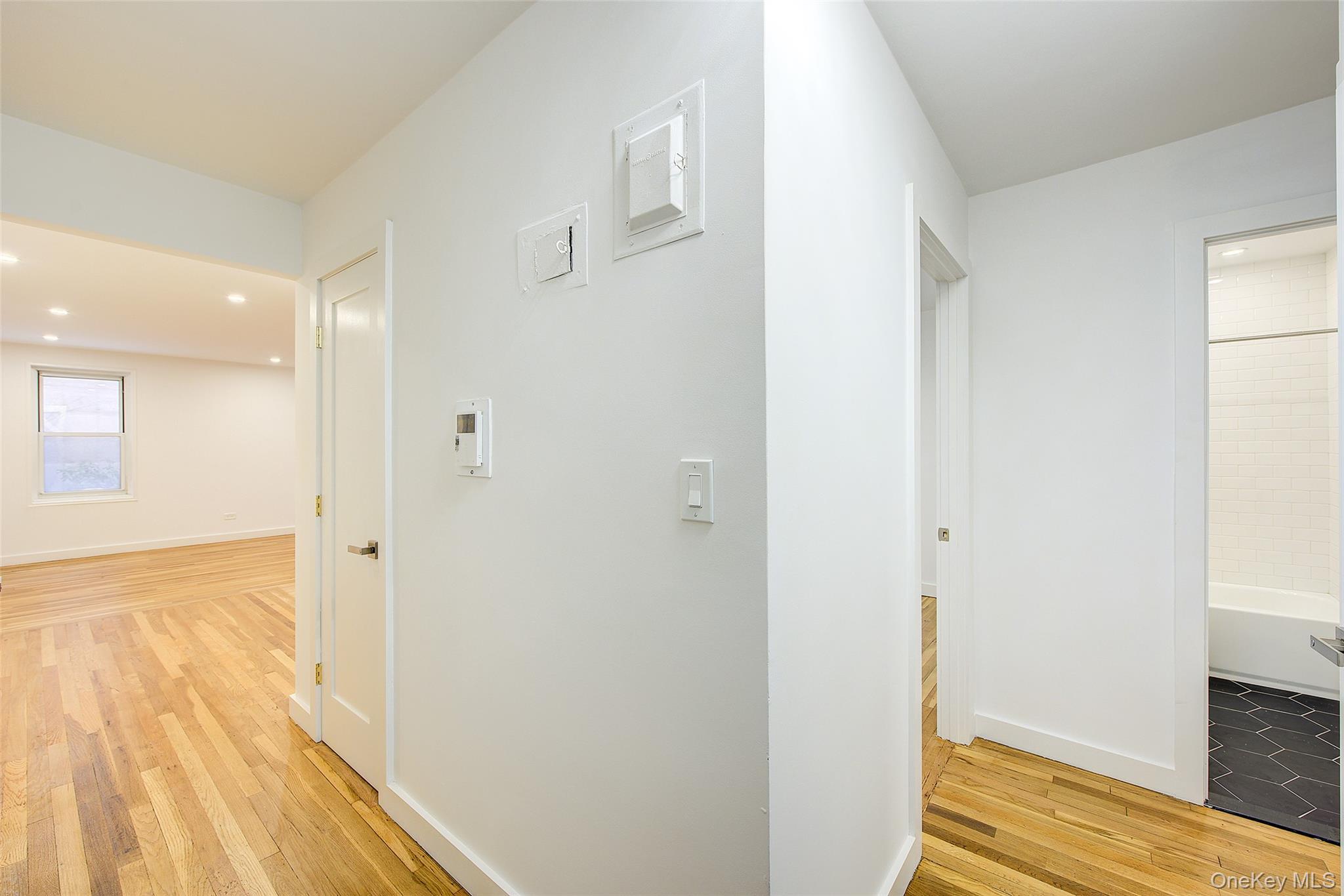 34-10 75 Street 1e Property Photo 4