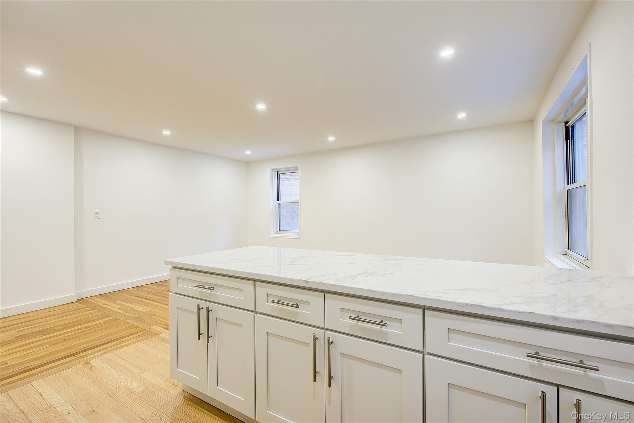 34-10 75 Street 1e Property Photo 6
