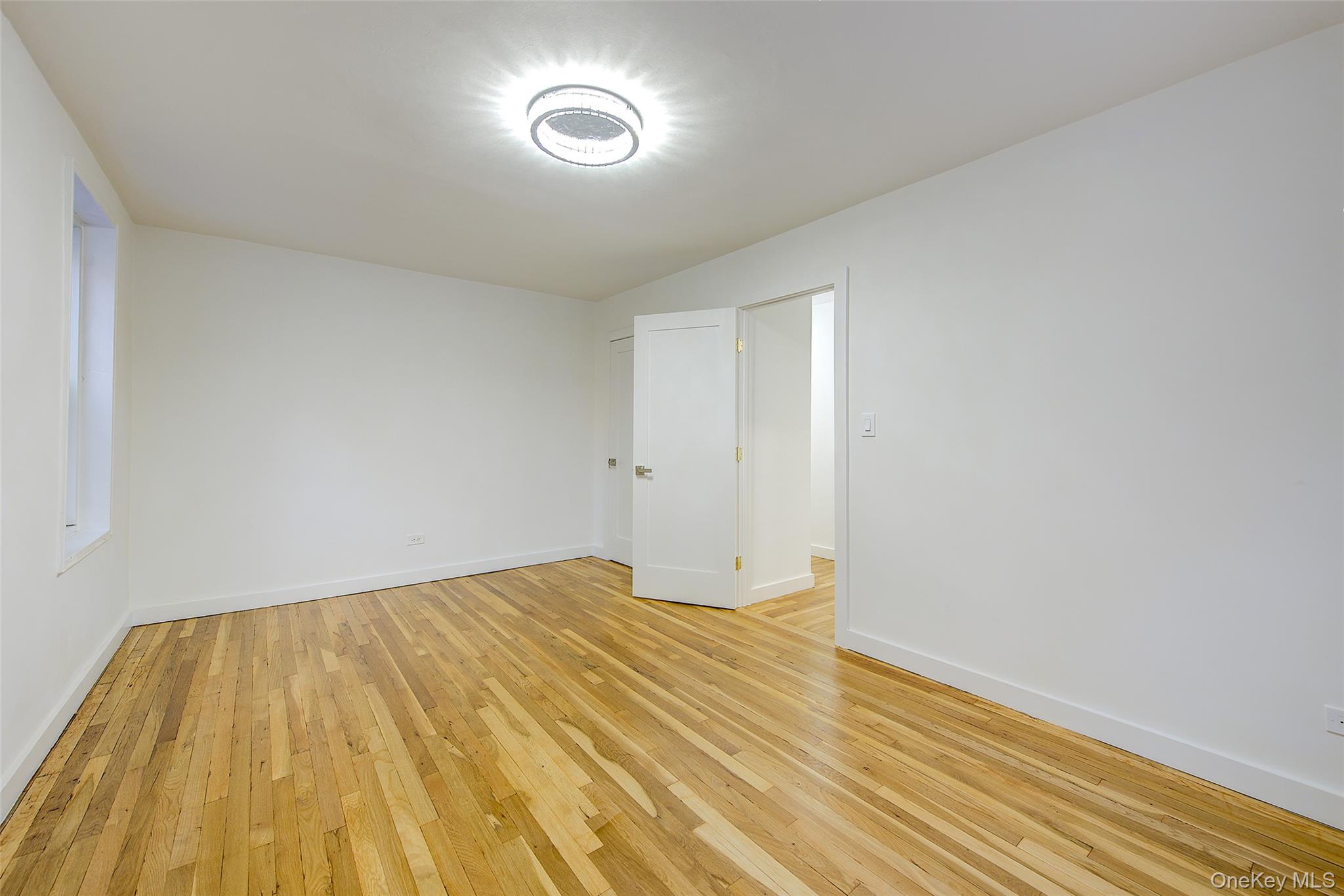 34-10 75 Street 1e Property Photo 24