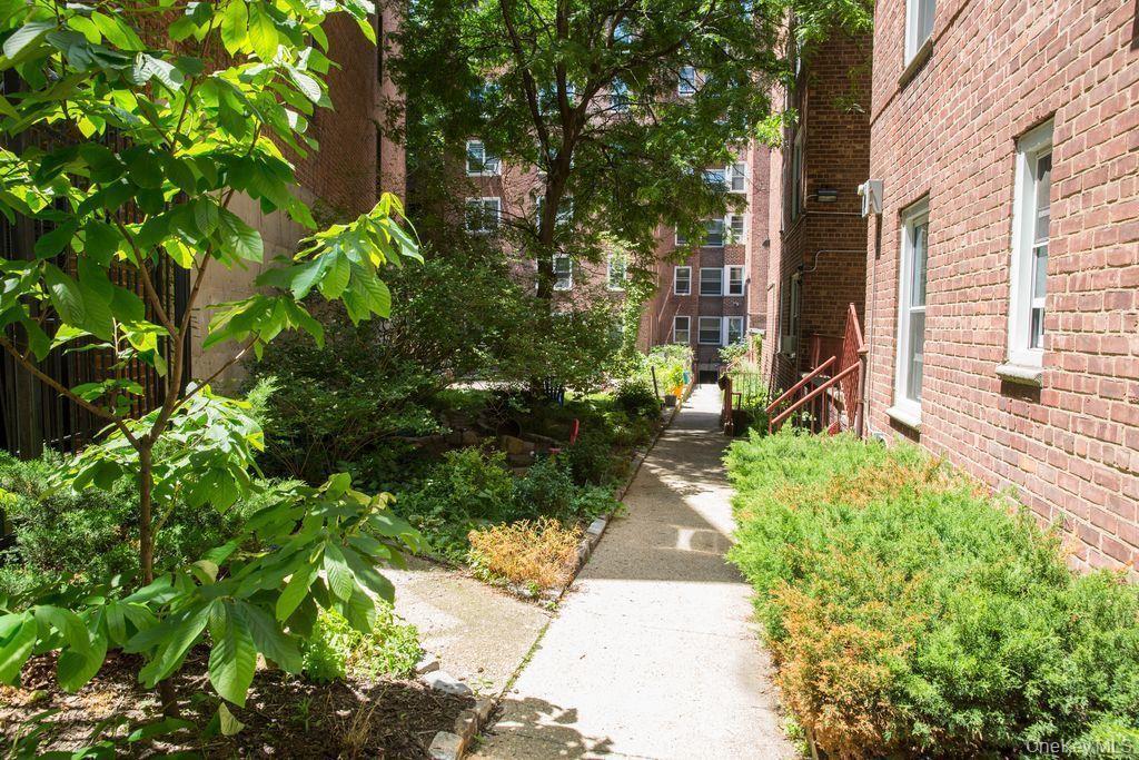 34-10 75 Street 1e Property Photo 26