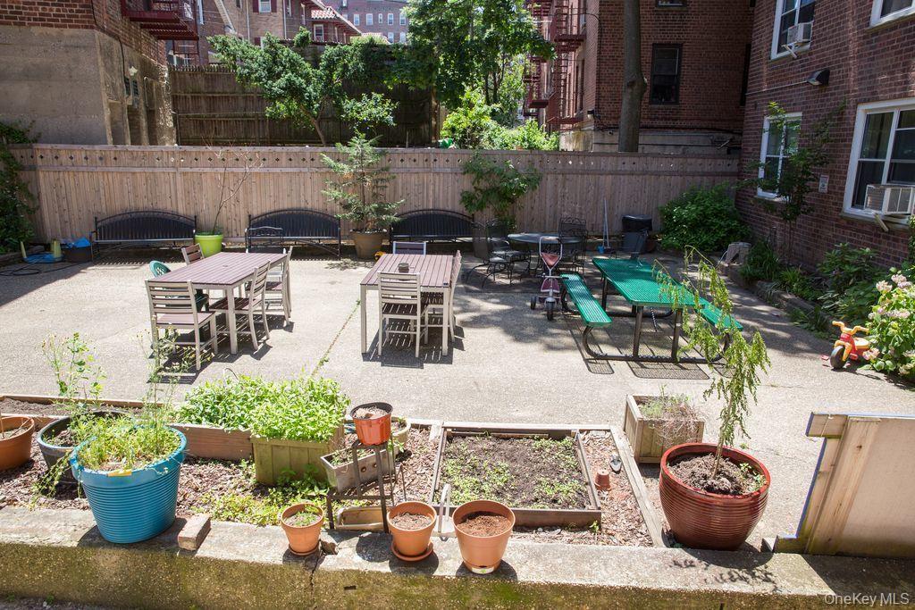 34-10 75 Street 1e Property Photo 27