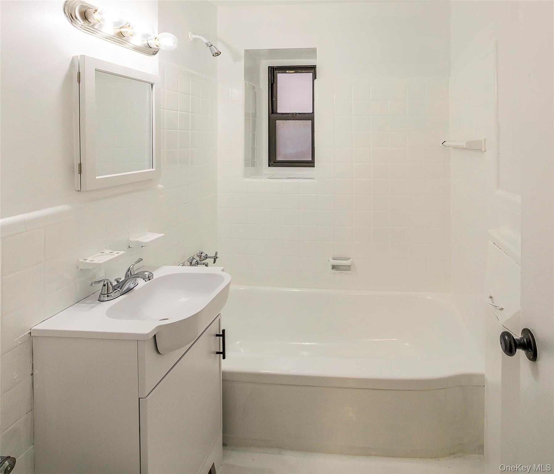 30 Fleetwood Avenue 2e Property Photo 11