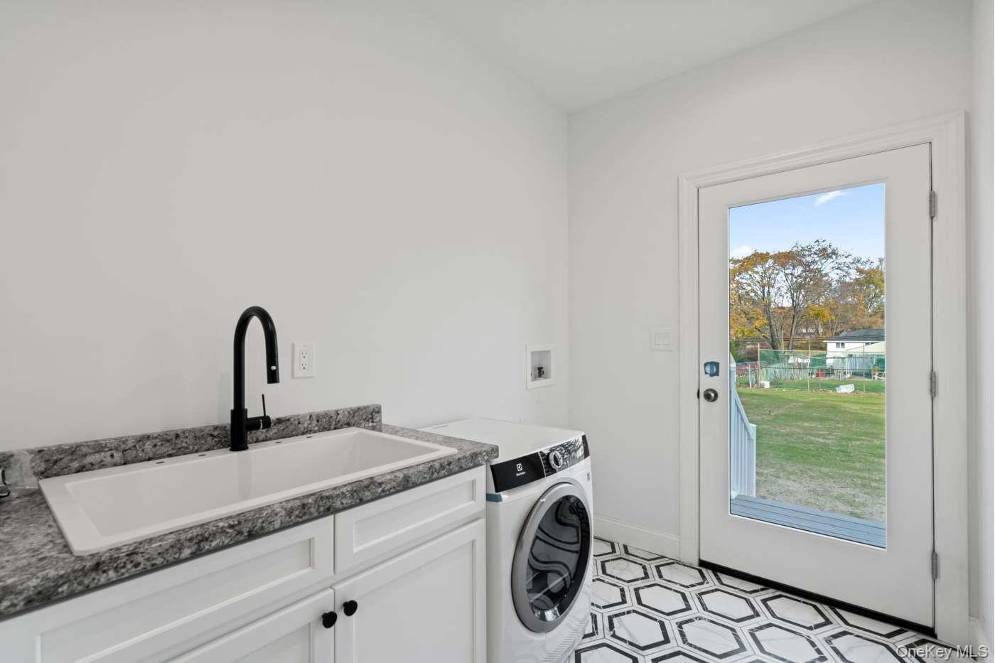 457 Pond Path Property Photo 12