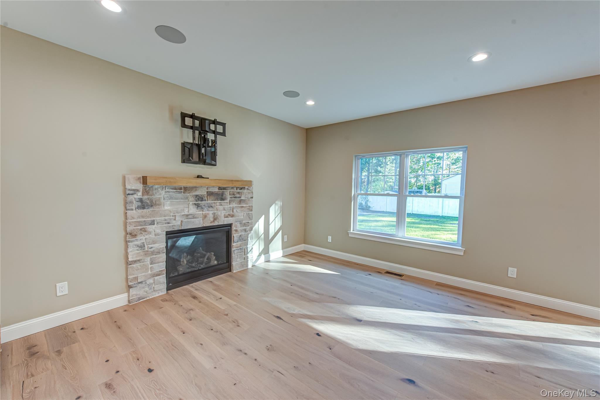 457 Pond Path Property Photo 3