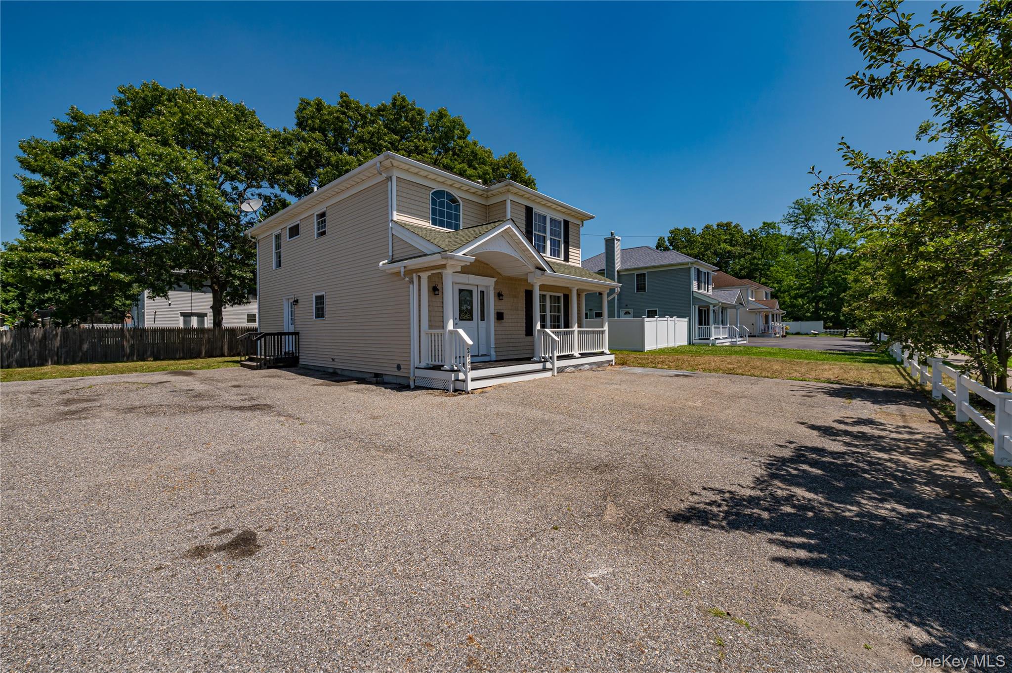 2163 Sunrise Highway Property Photo 3