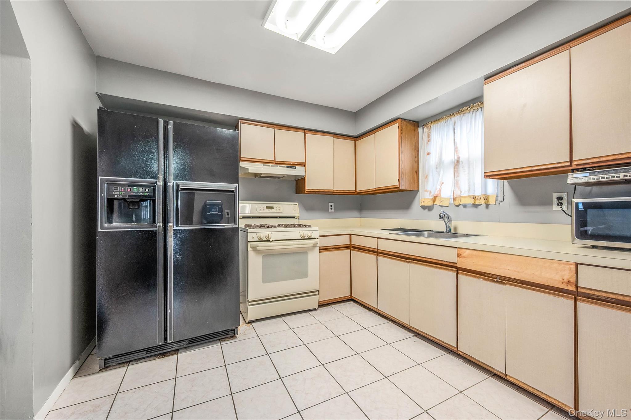 13214 Farmers Boulevard Property Photo 4