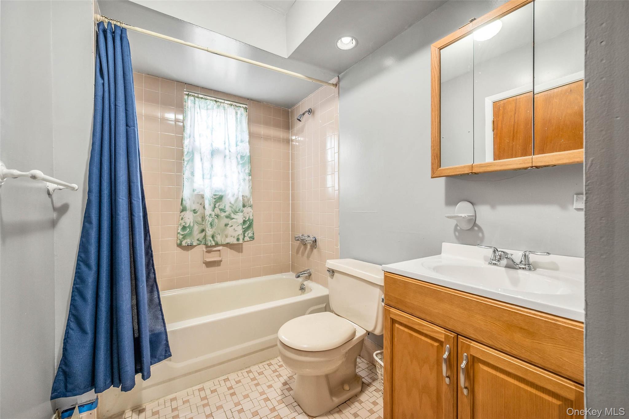 13214 Farmers Boulevard Property Photo 7