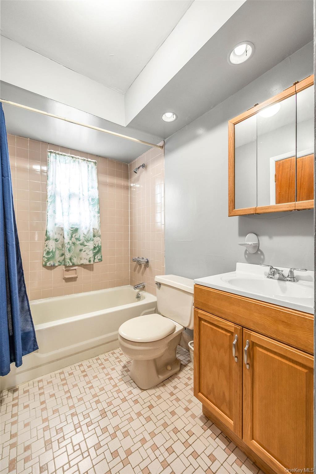 13214 Farmers Boulevard Property Photo 8