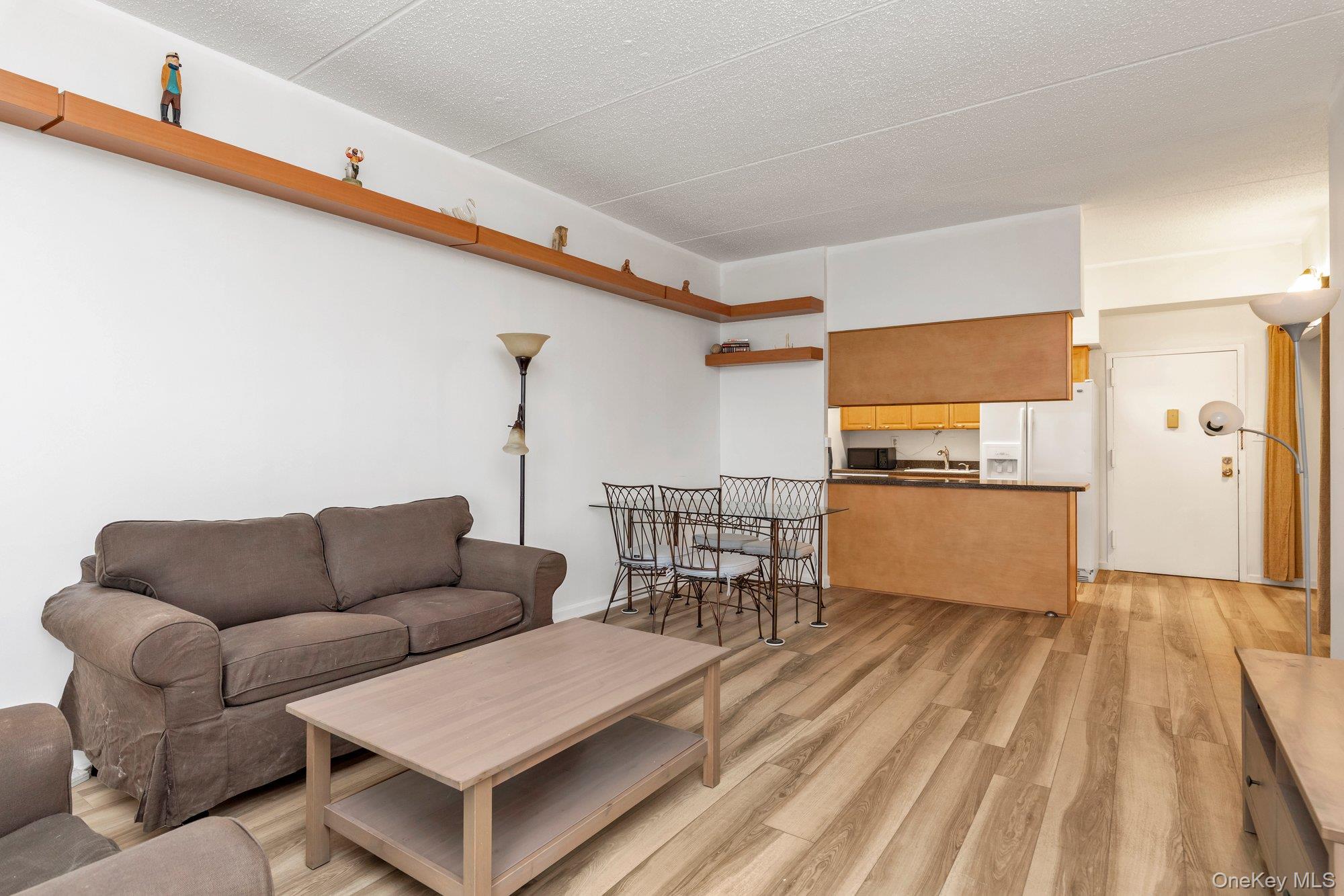 725 Miller Avenue 106 Property Photo 3