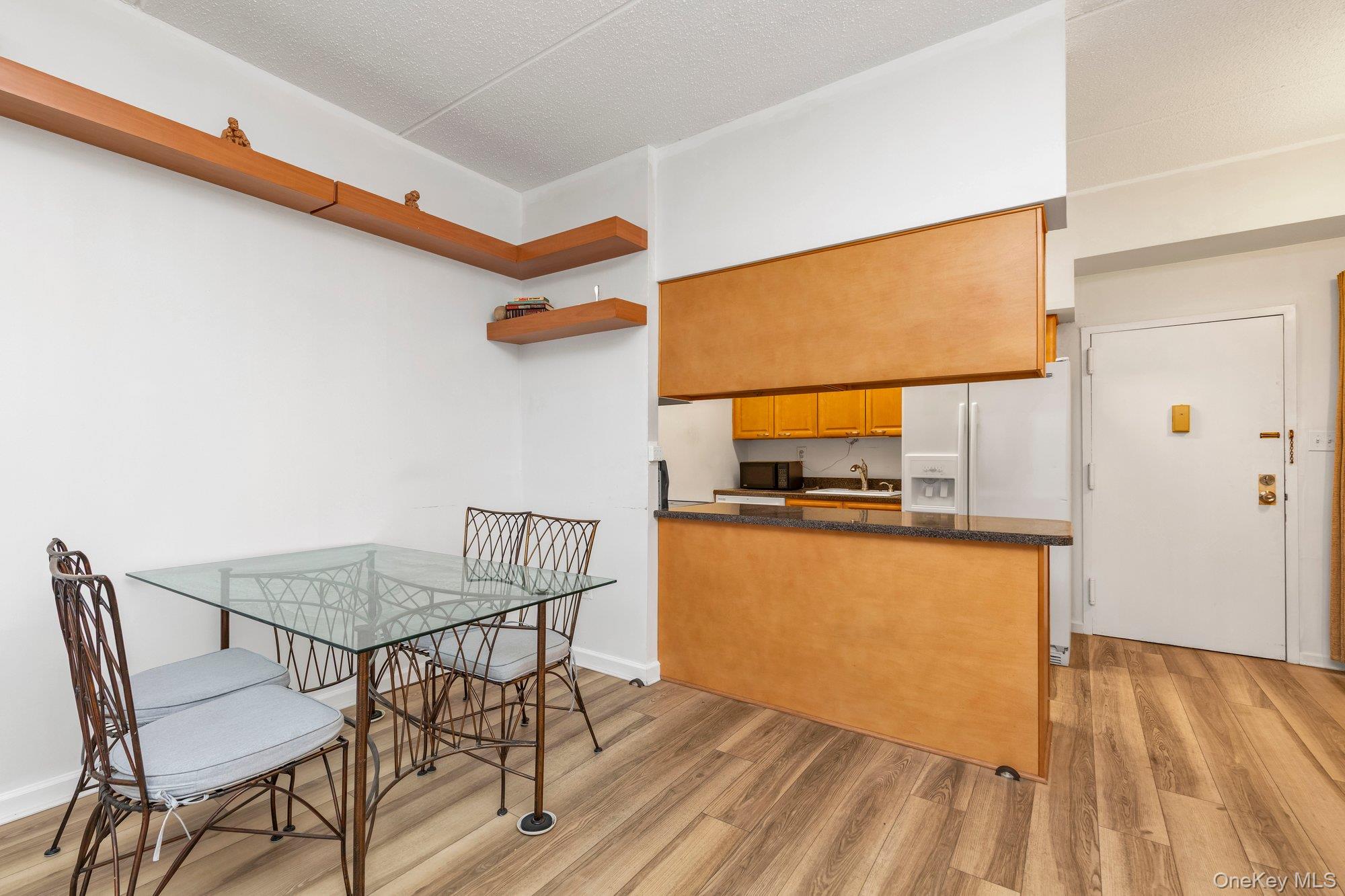 725 Miller Avenue 106 Property Photo 4