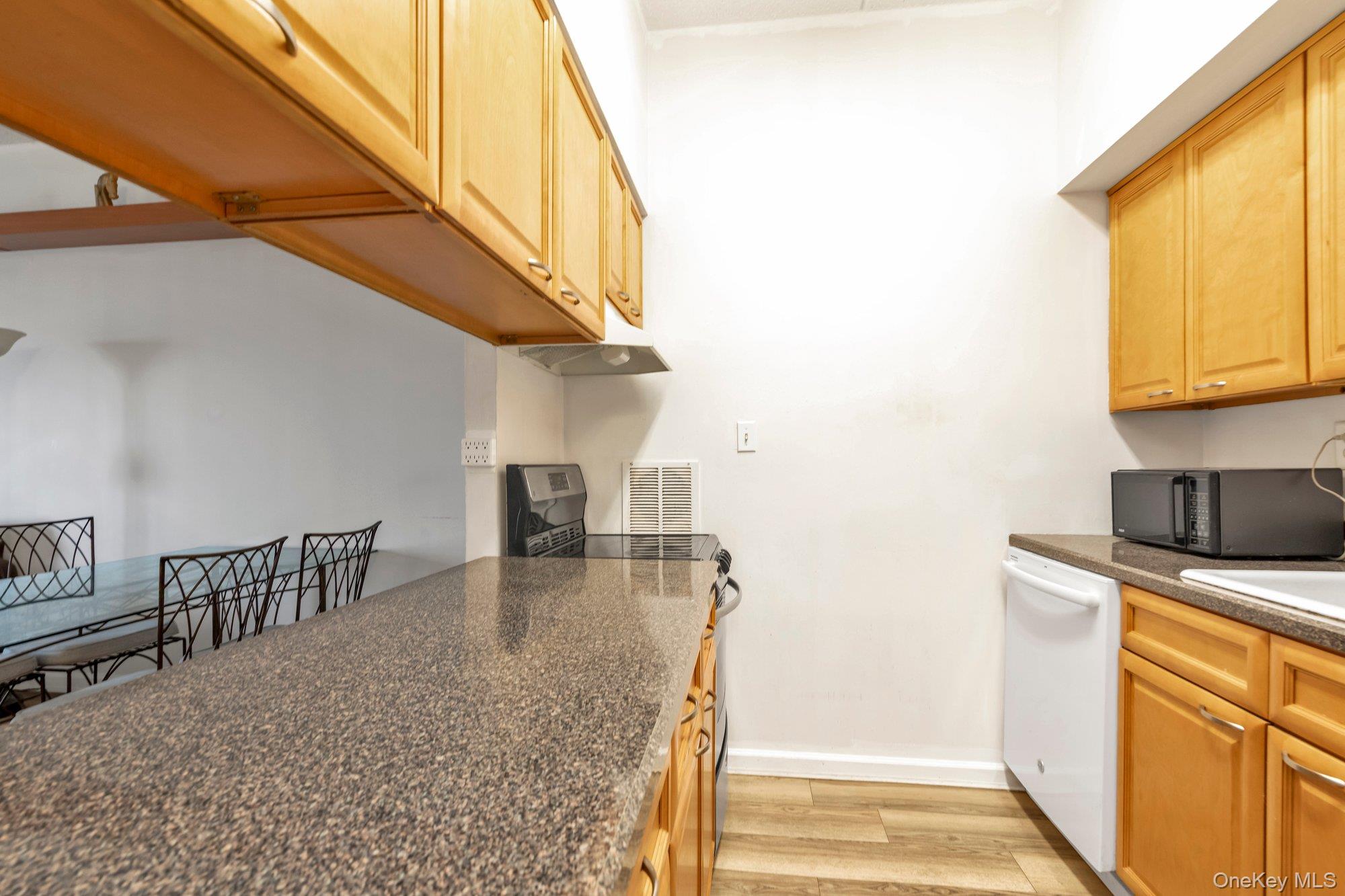 725 Miller Avenue 106 Property Photo 5