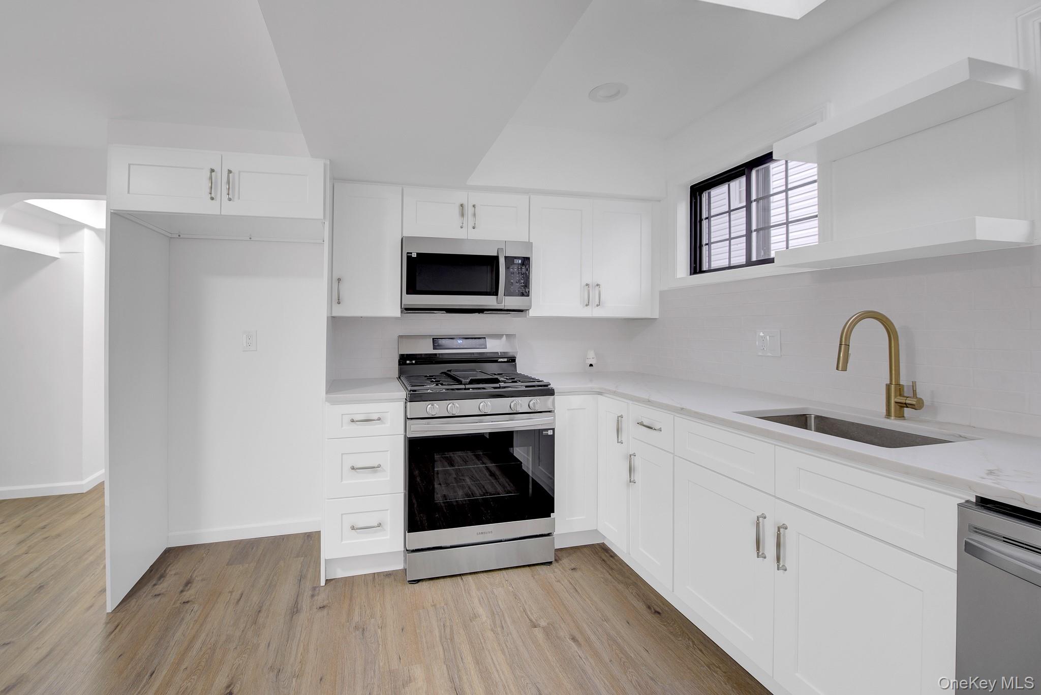 54 Surrey Lane Property Photo 14