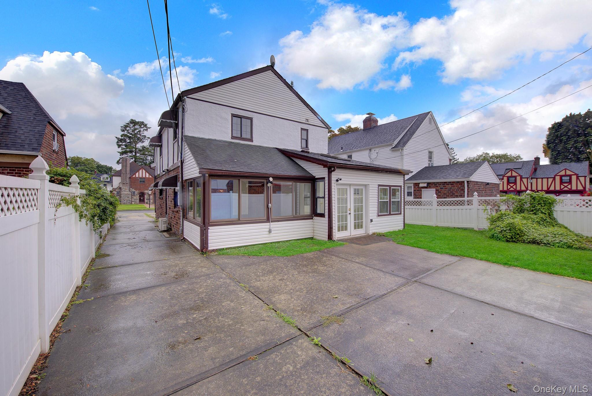 54 Surrey Lane Property Photo 30