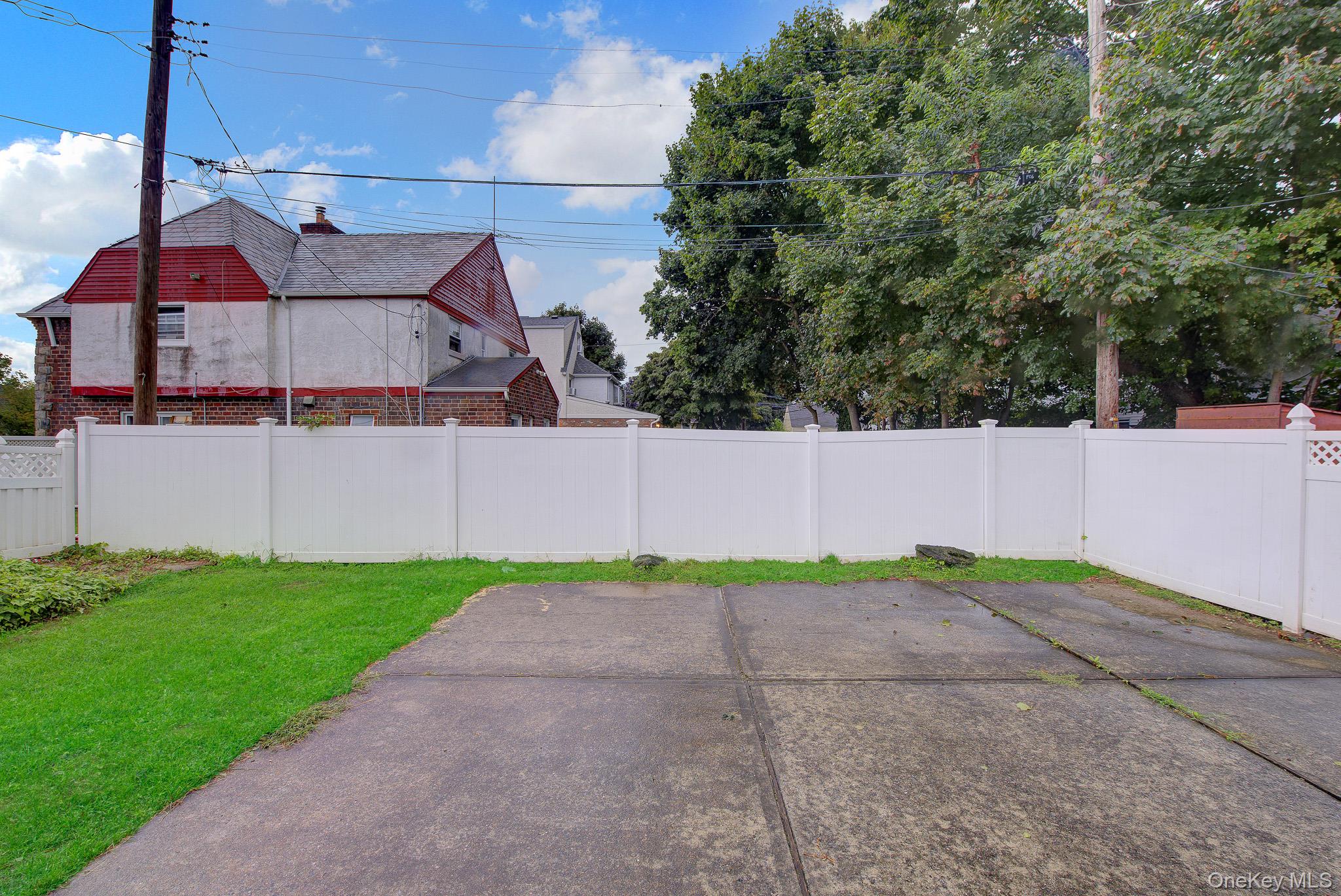 54 Surrey Lane Property Photo 31