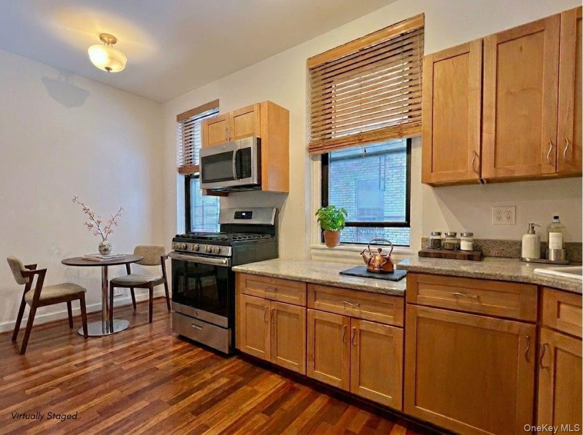 21-28 35 Street 1G Property Photo 1