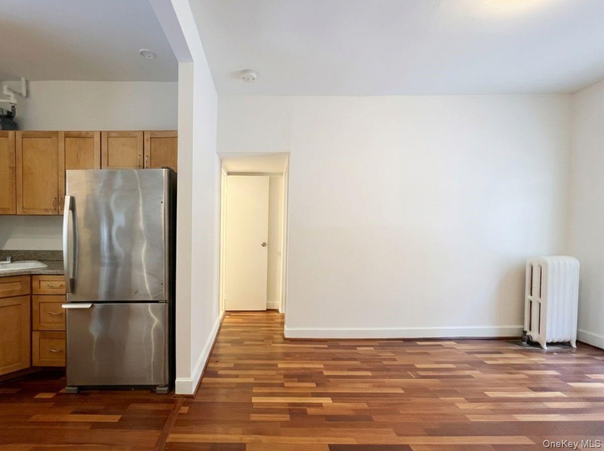 21-28 35 Street 1g Property Photo 6