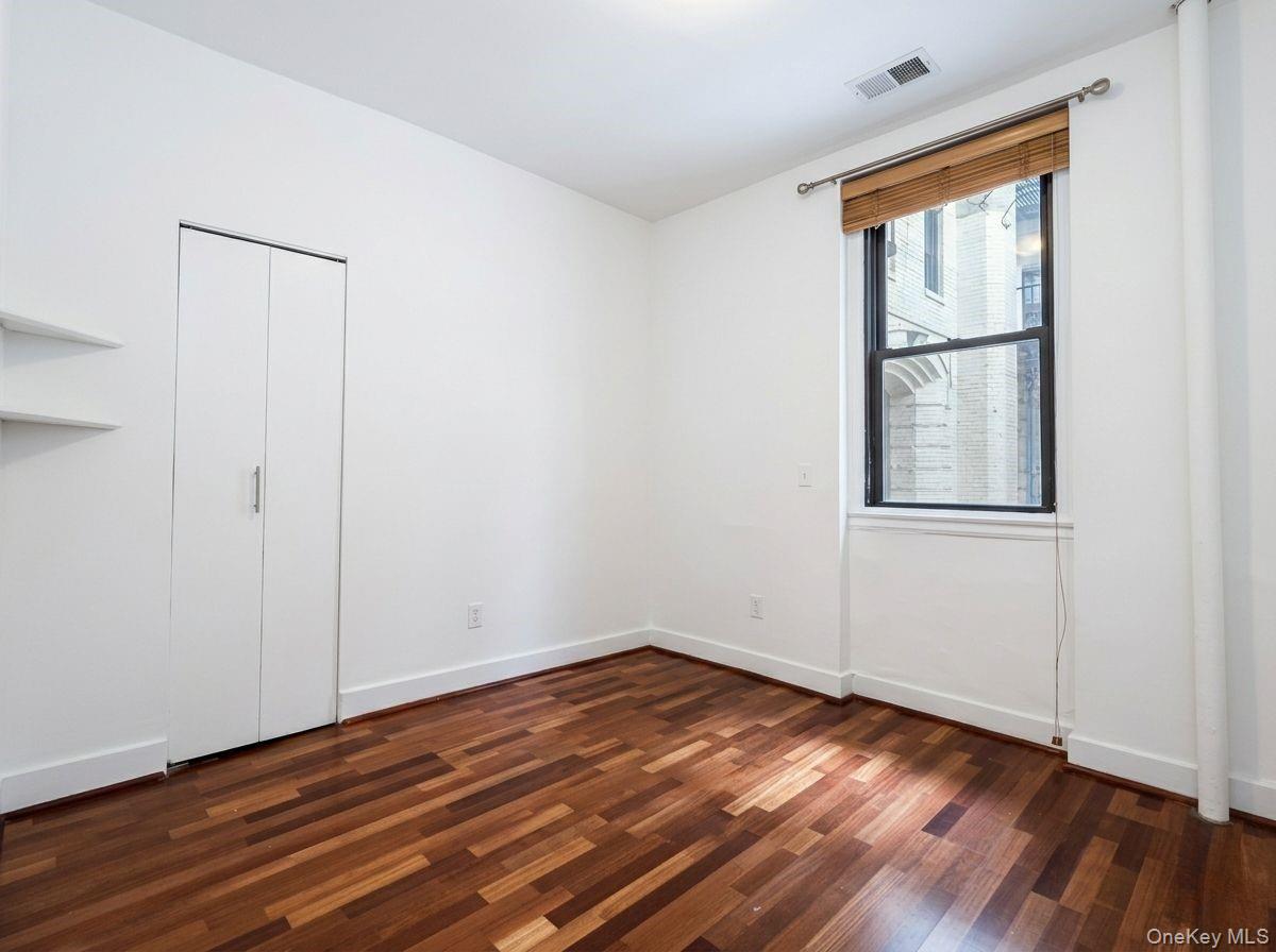 21-28 35 Street 1g Property Photo 10