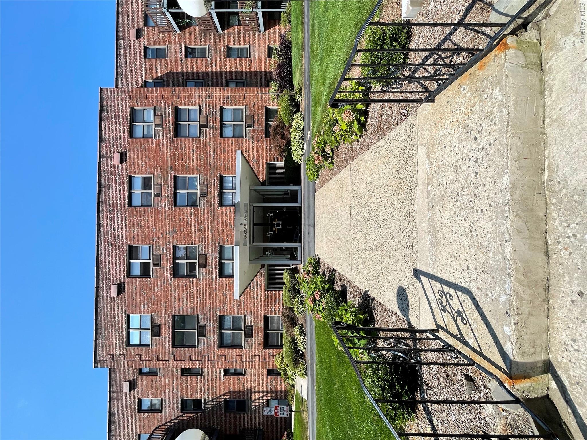 5 Oakdale Manor B18 Property Photo 2