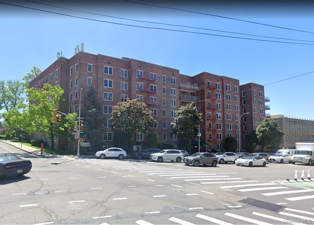 241-20 Northern Boulevard 4a Property Photo 2