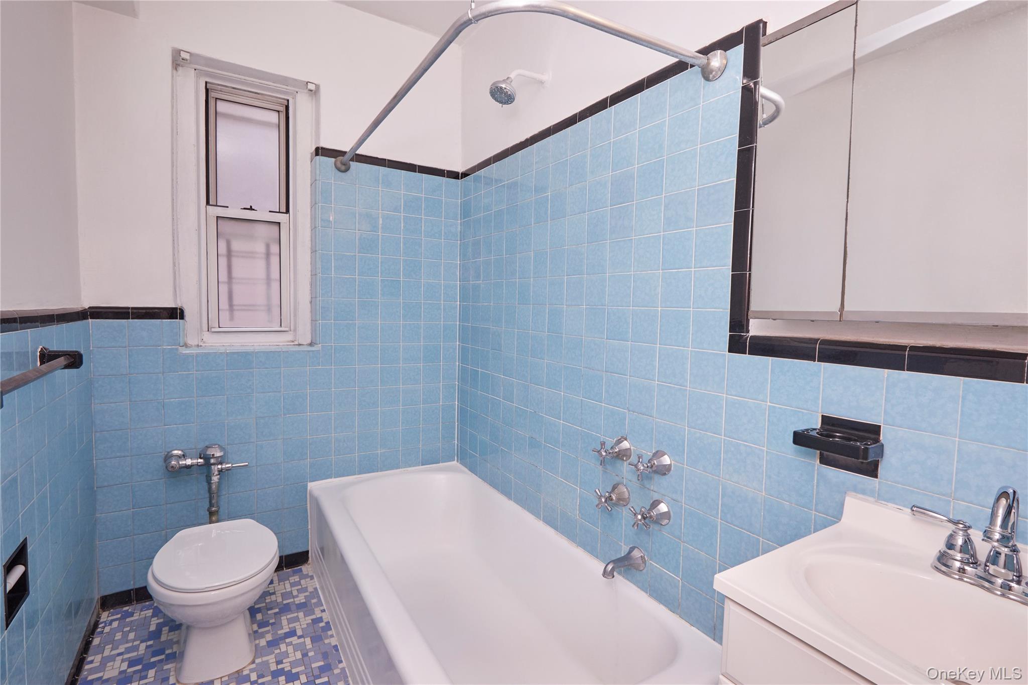 7540 Austin Street 5fl Property Photo 7
