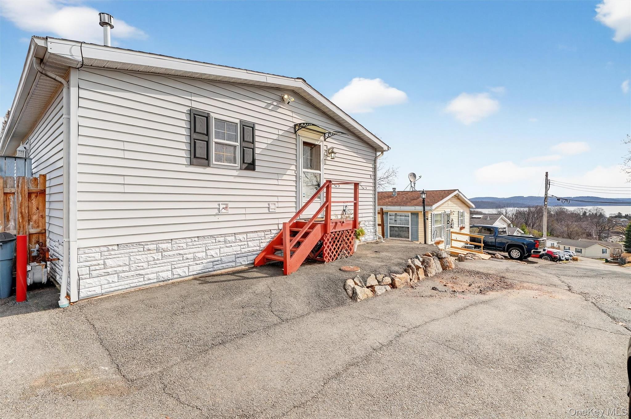 31 Thamsen Drive Property Photo 1