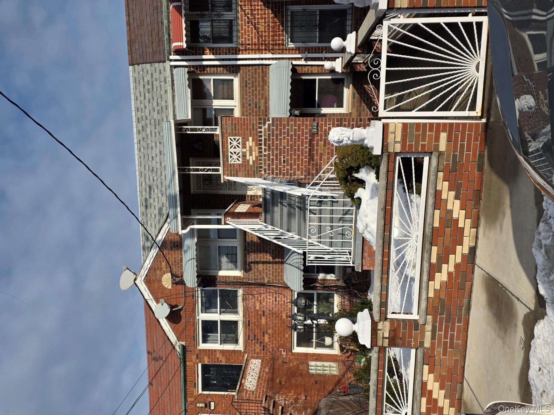 973 E 48th Street Property Photo 2
