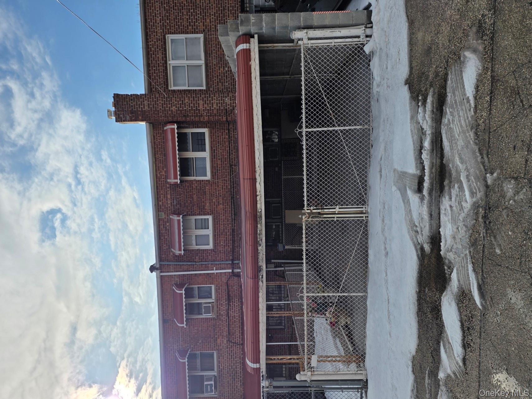 973 E 48th Street Property Photo 4