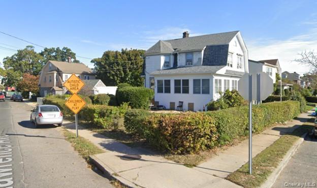 274 Lawrence Avenue Property Photo 4