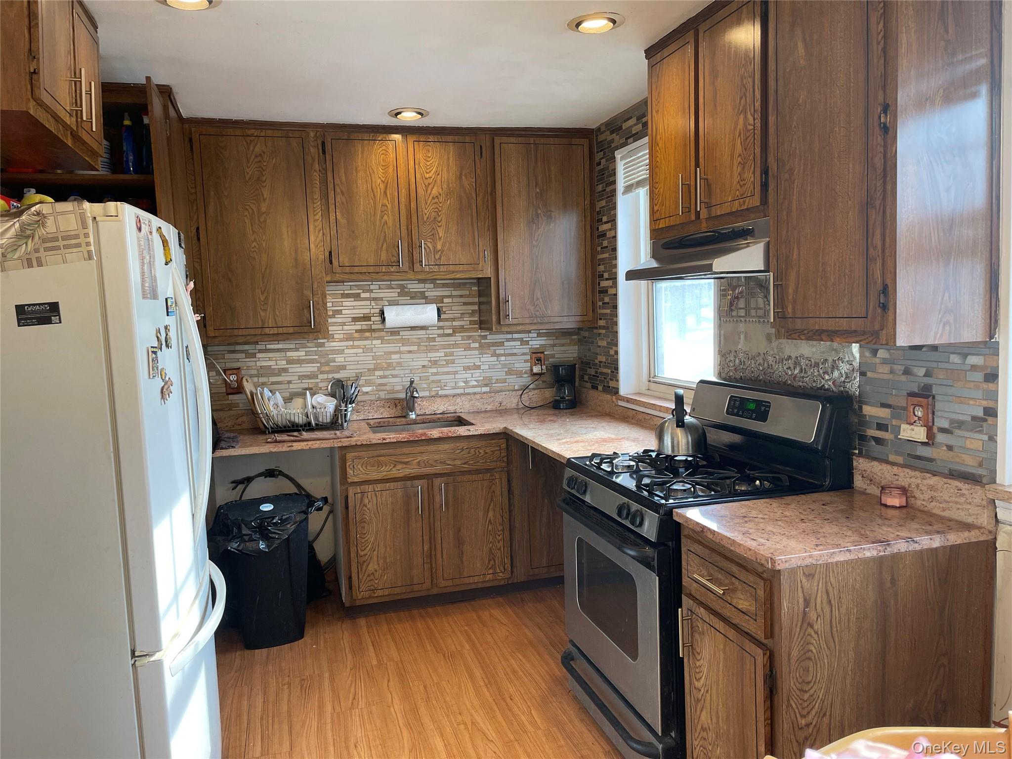 58-28 251st Street Upper Unit Property Photo 4