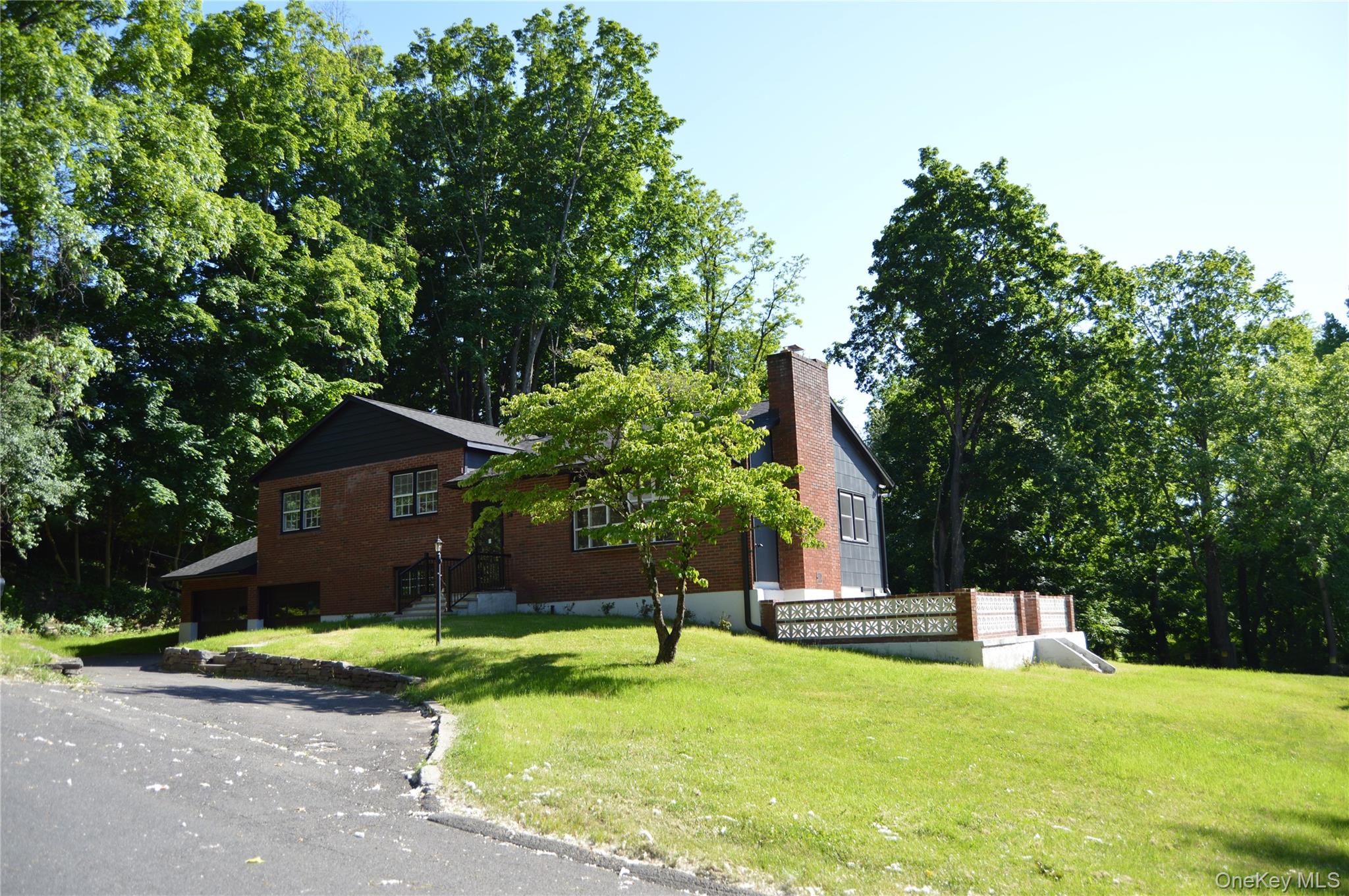 108 Flower Hill Property Photo 1