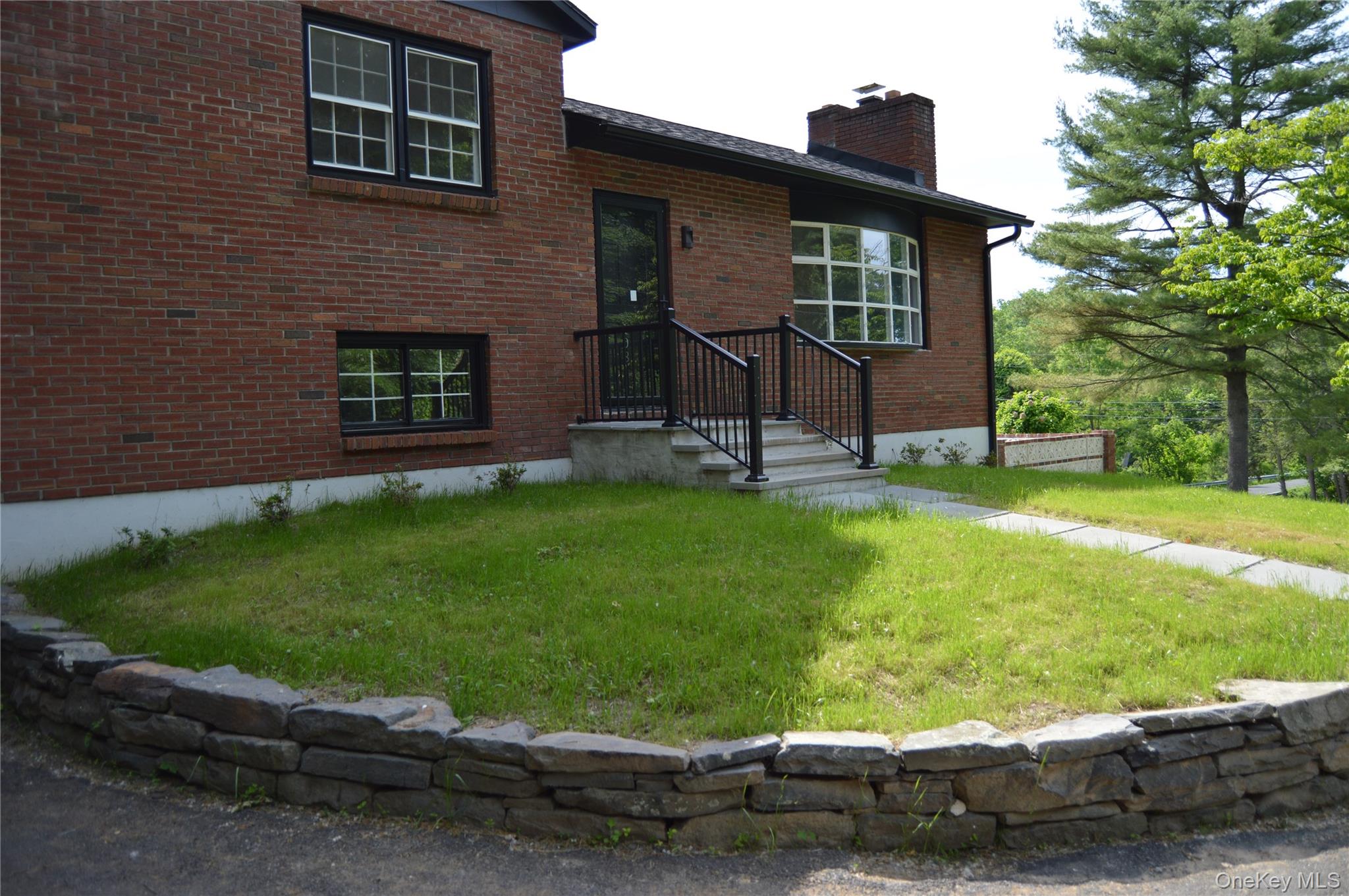 108 Flower Hill Property Photo 2
