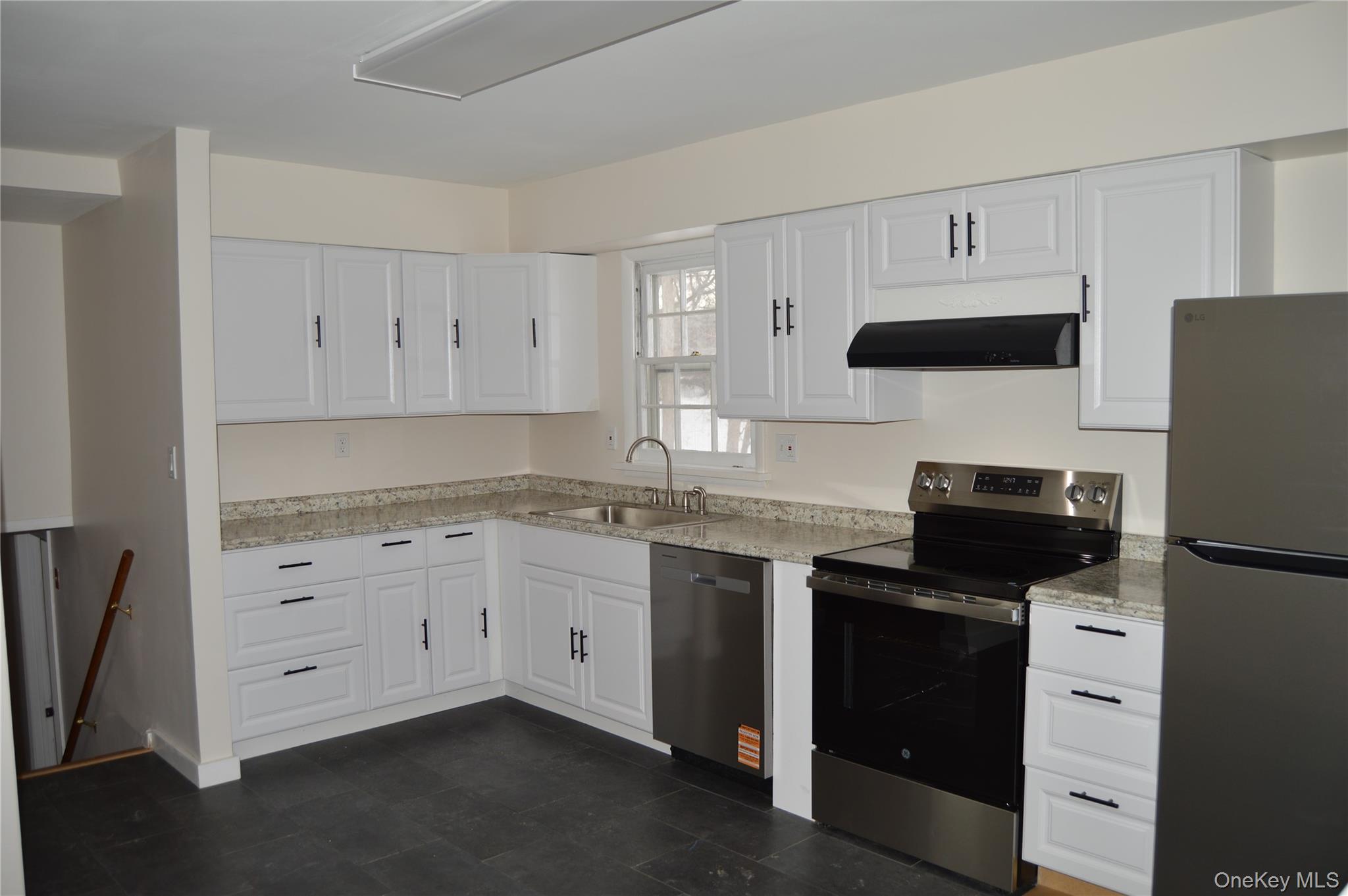 108 Flower Hill Property Photo 3