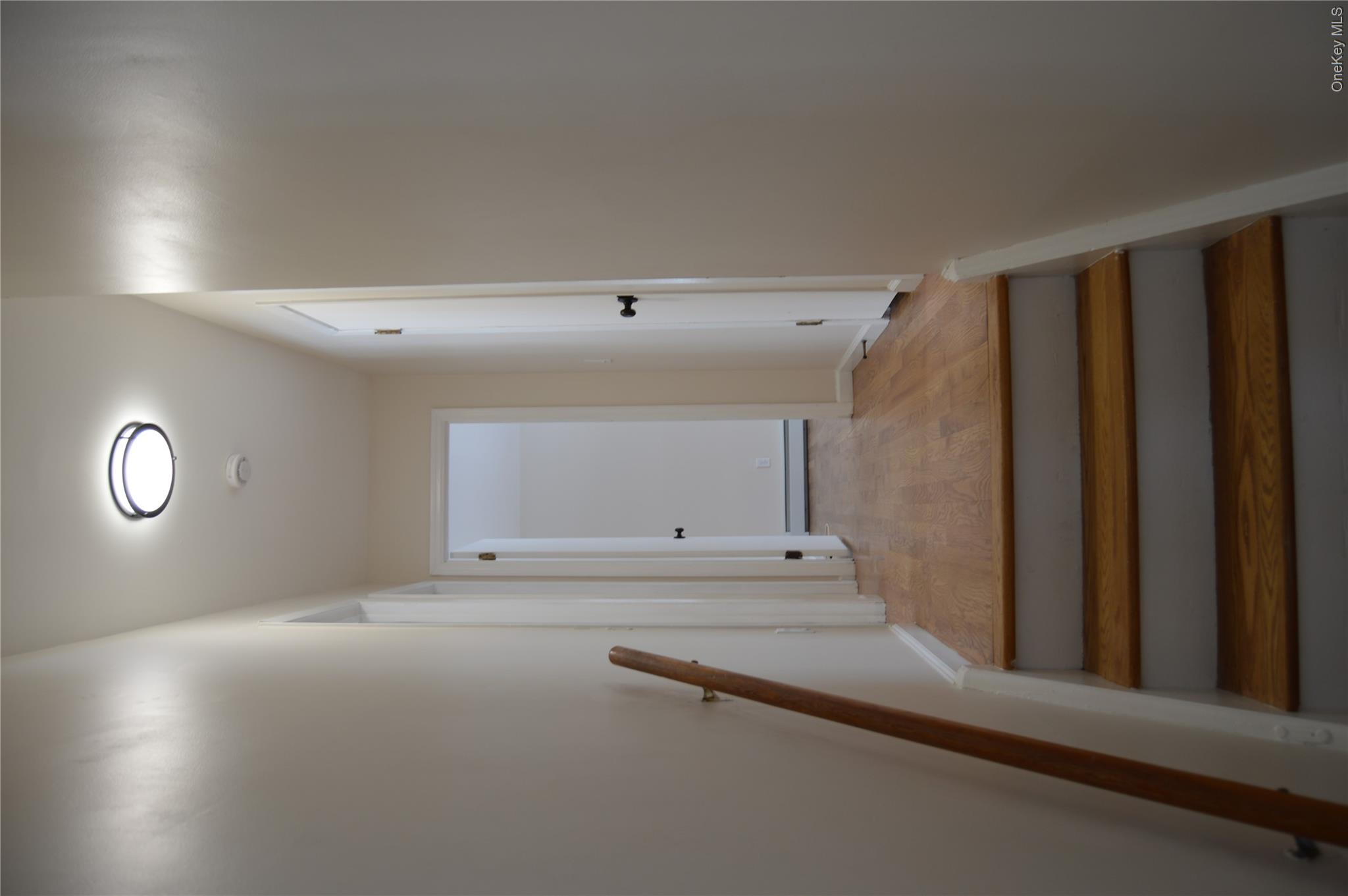 108 Flower Hill Property Photo 7