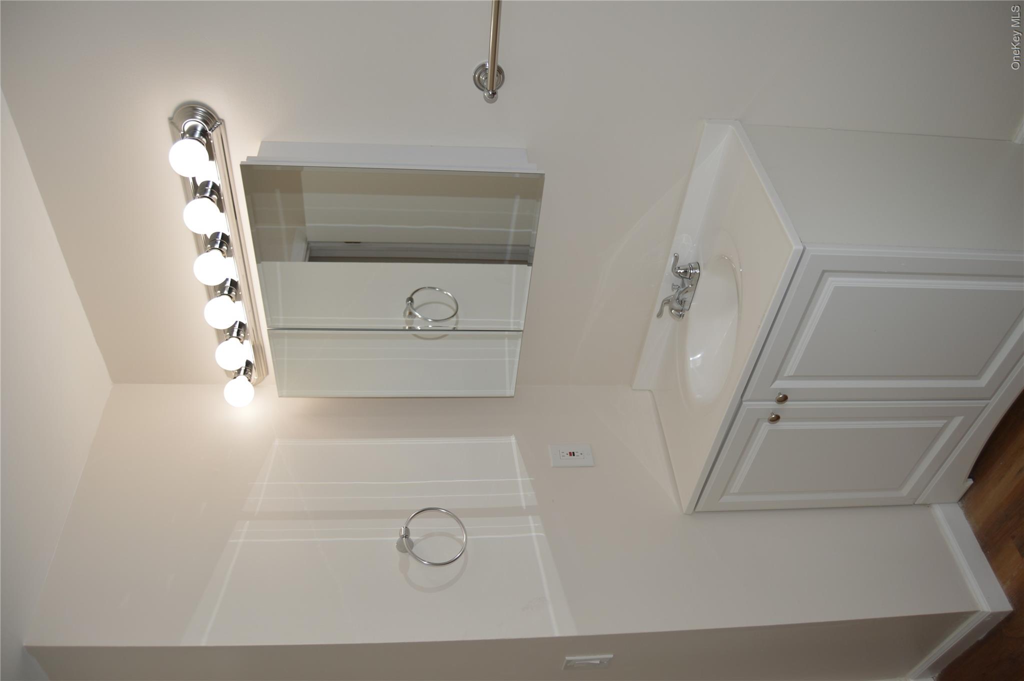 108 Flower Hill Property Photo 9