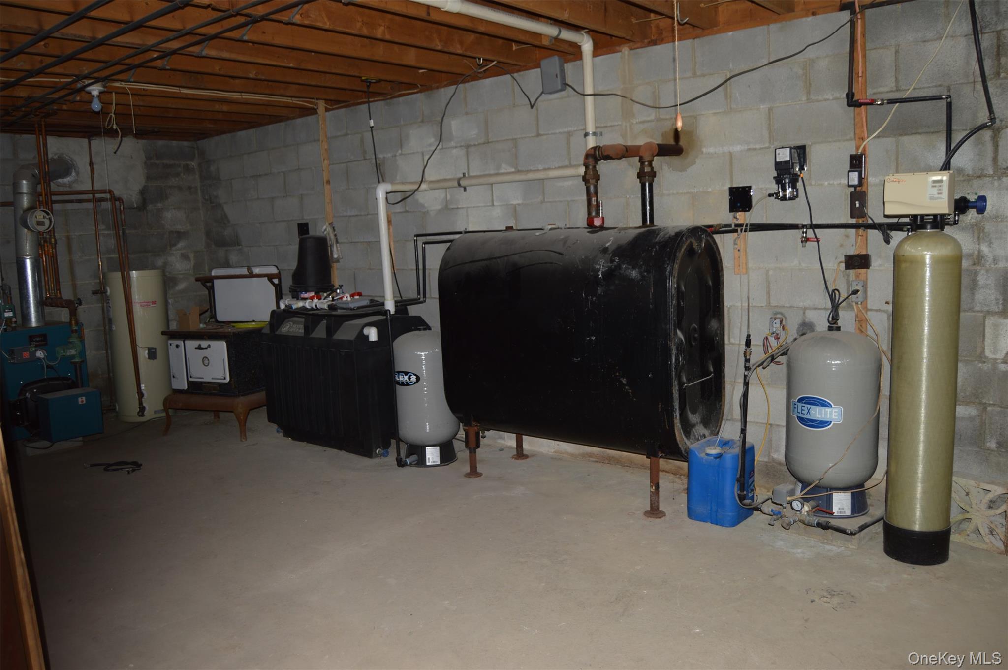 108 Flower Hill Property Photo 19