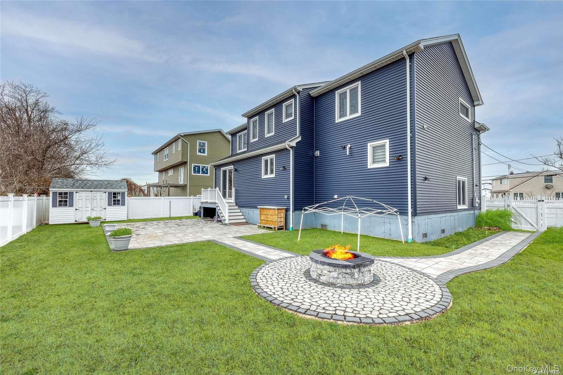 72 W Marine Avenue Property Photo 3