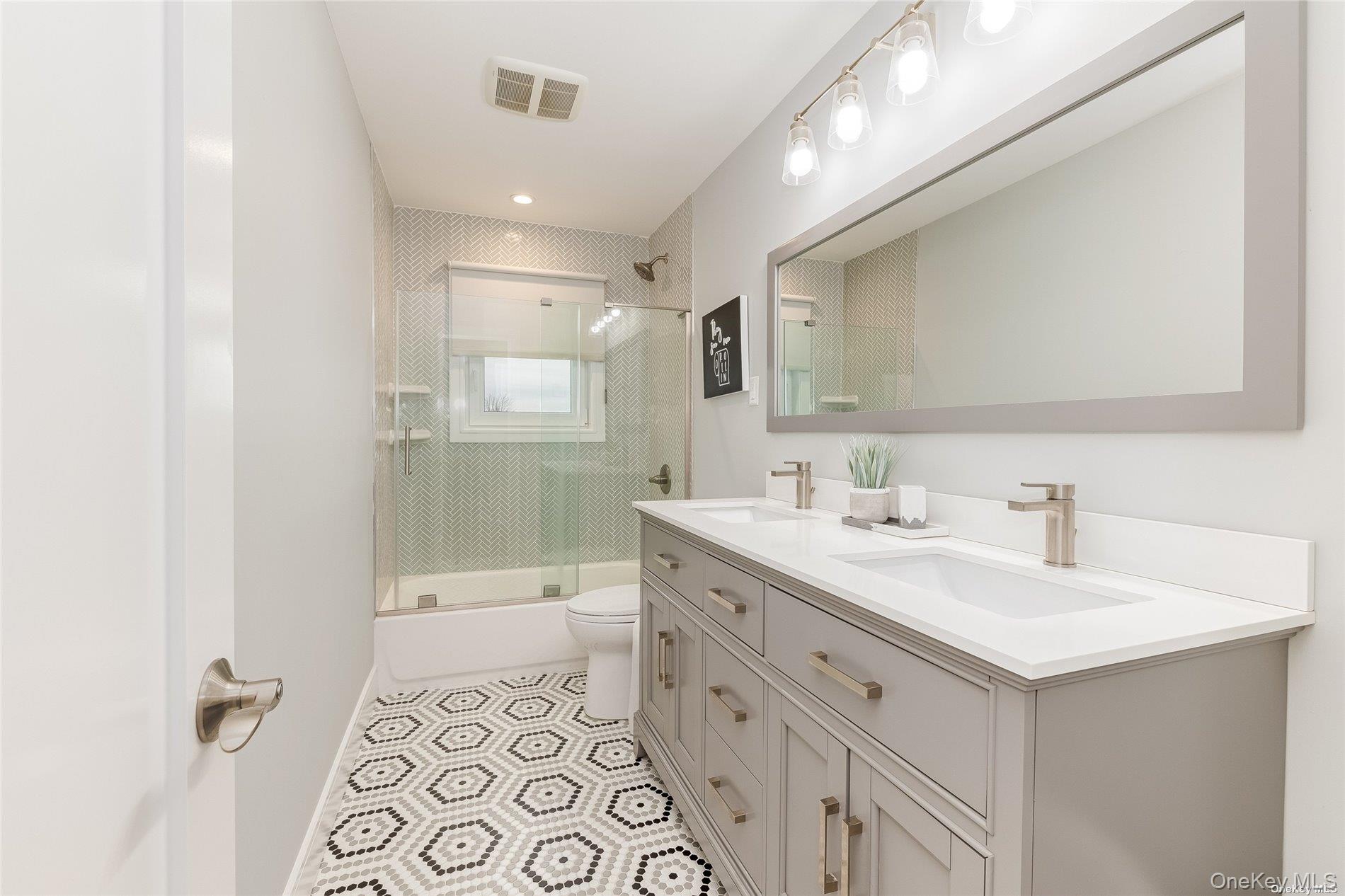 72 W Marine Avenue Property Photo 20