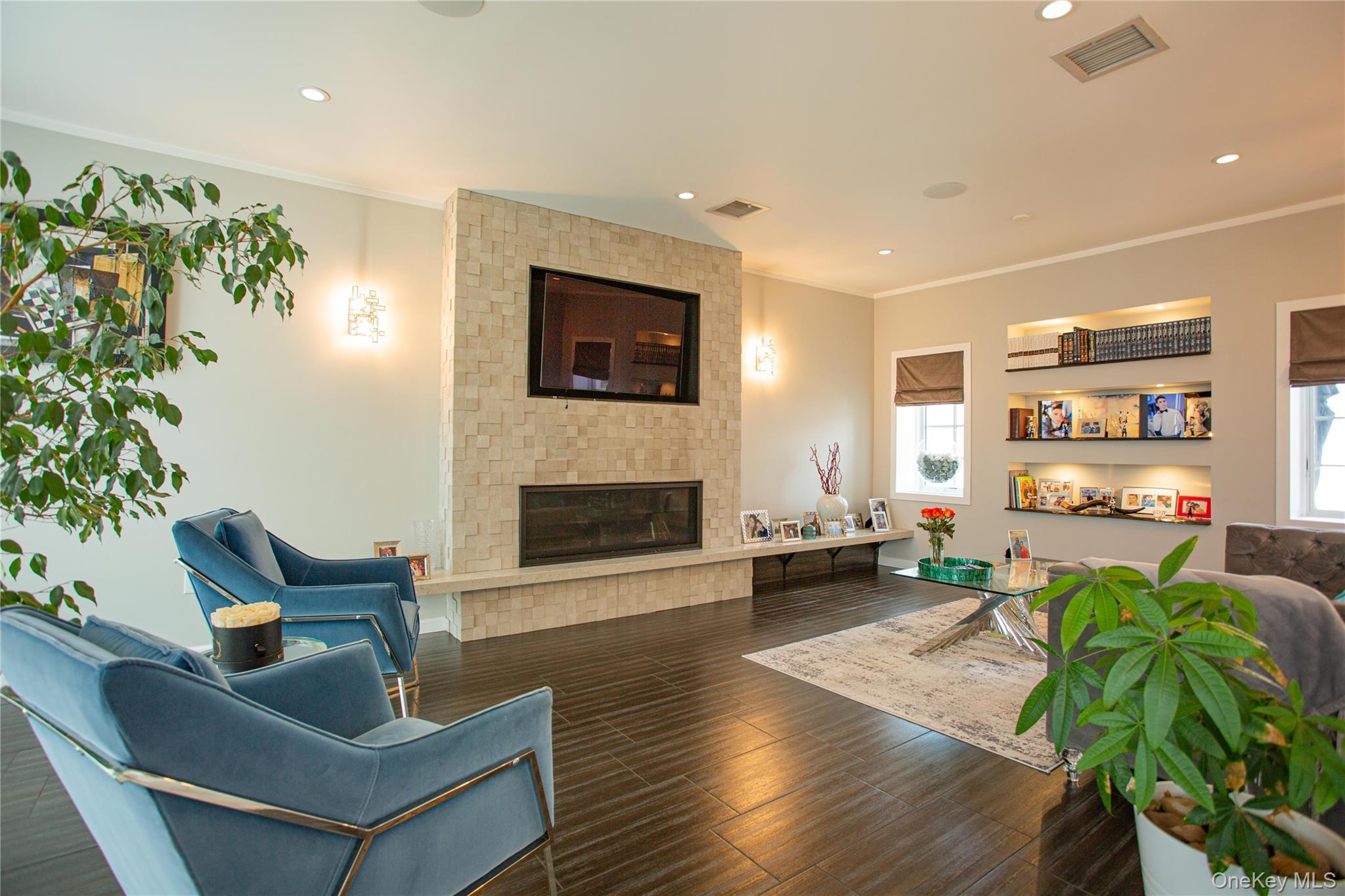 165 W Walnut Street Property Photo 4