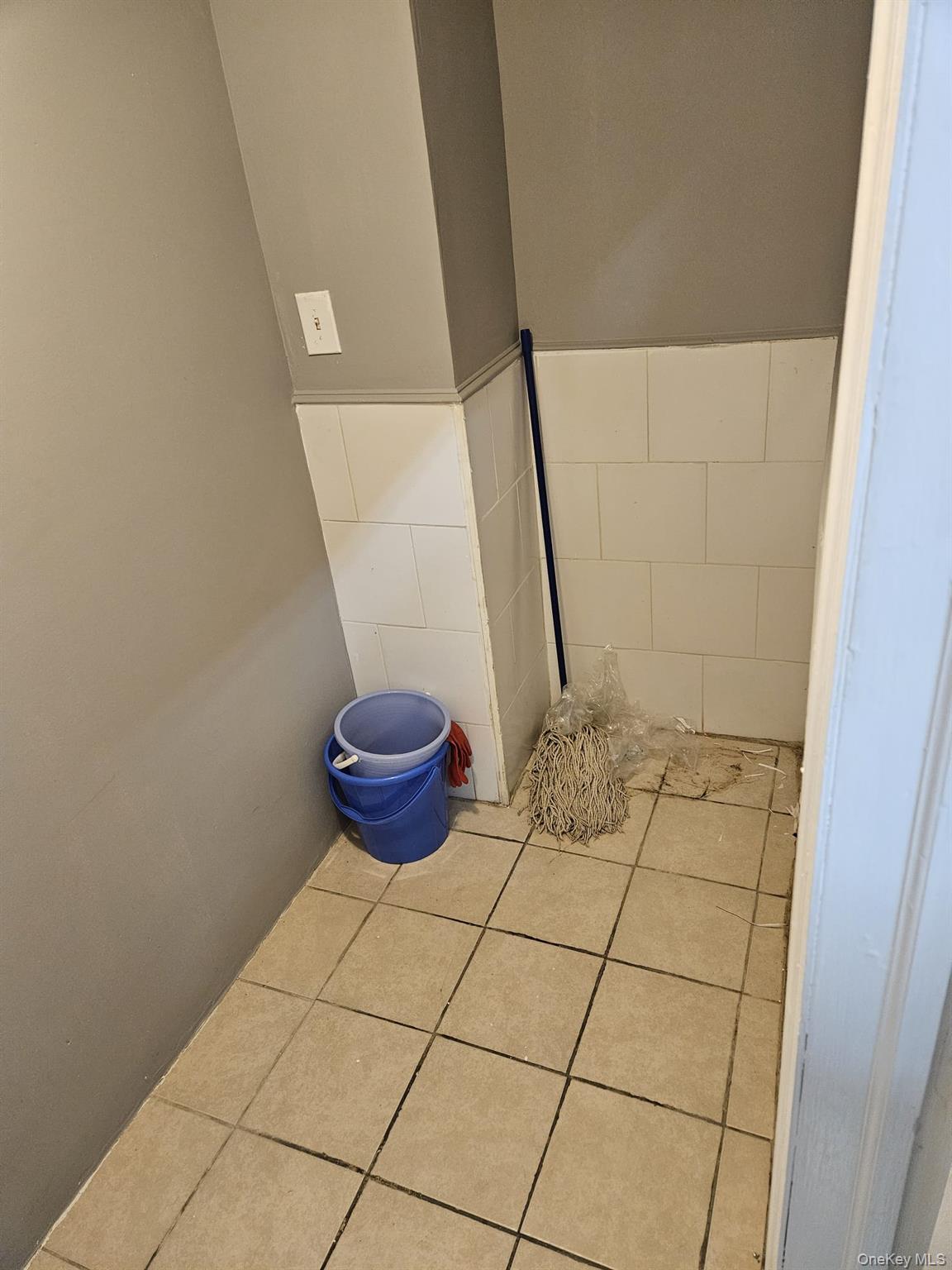 10752 Sutphin Boulevard Property Photo 7