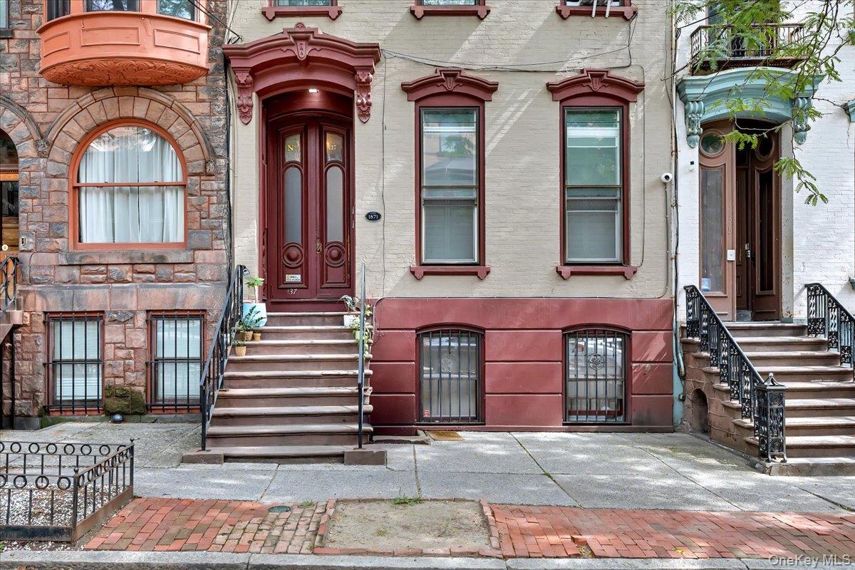 137 Lancaster Street Property Photo 2