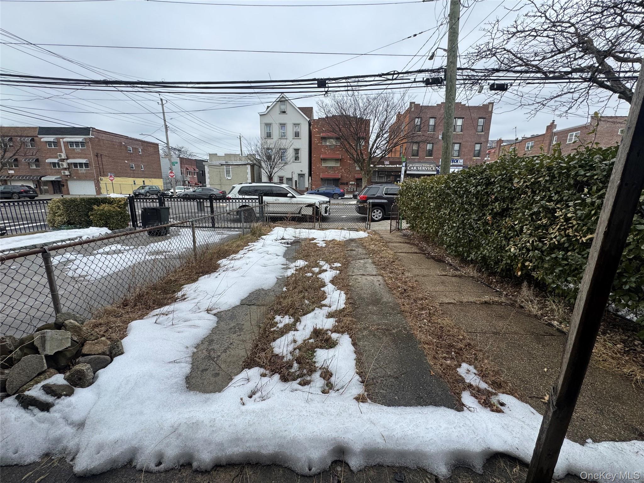 3662 Bronxwood Avenue Property Photo 3