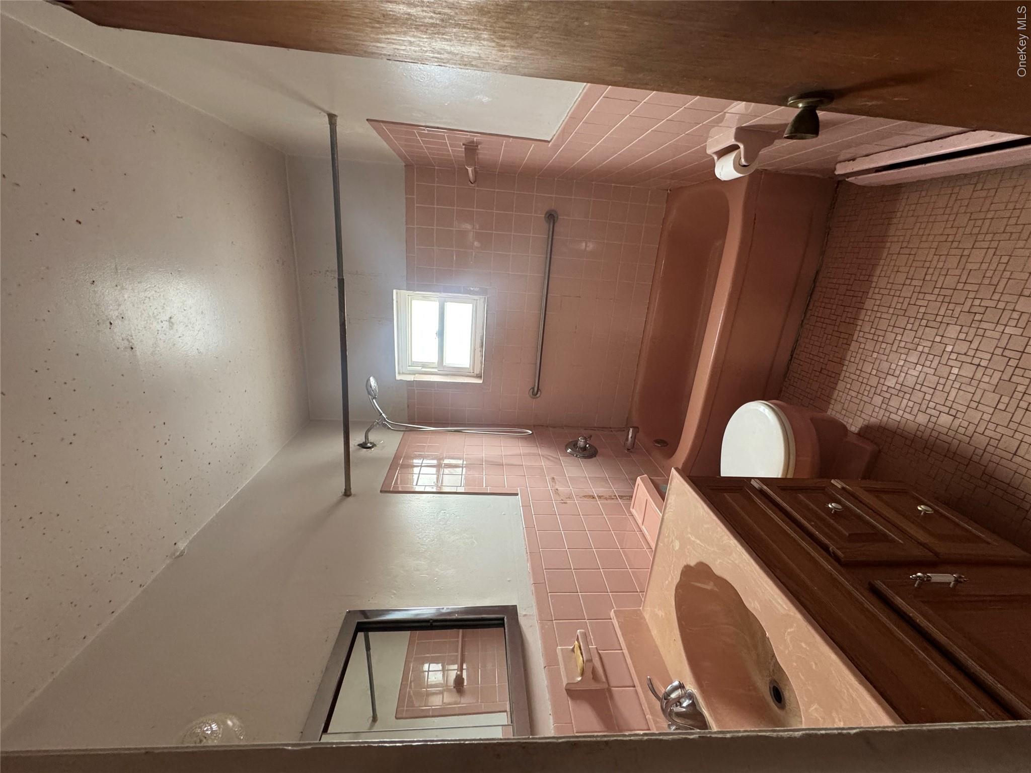 3662 Bronxwood Avenue Property Photo 8