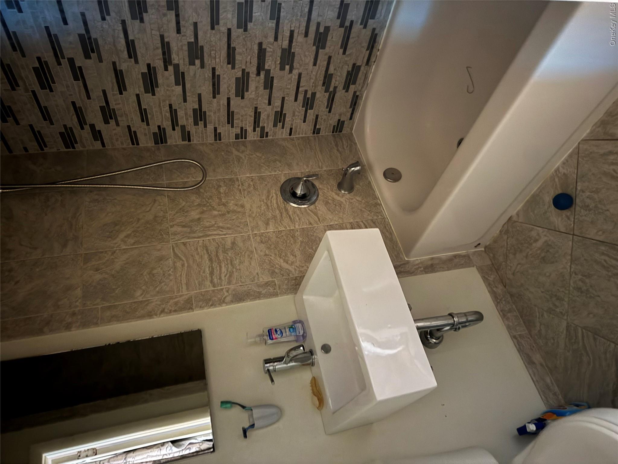 3662 Bronxwood Avenue Property Photo 25
